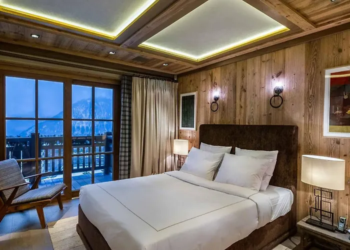 Chalet Raffine Avec Chambres Luxueuses Et Services Inclus - Fr-1-564-62 Alpehytte Courchevel